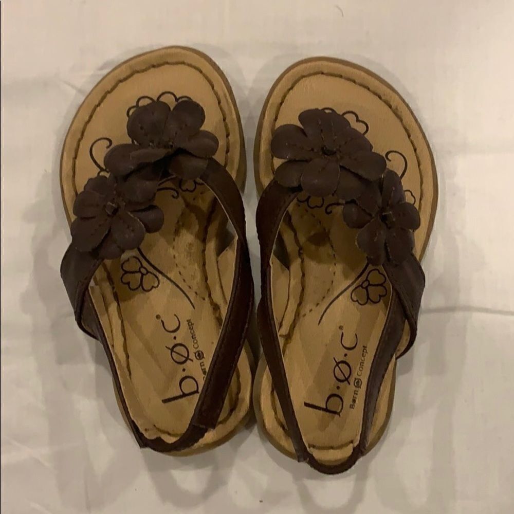 b.o.c. Sandals - Picture 2 of 4